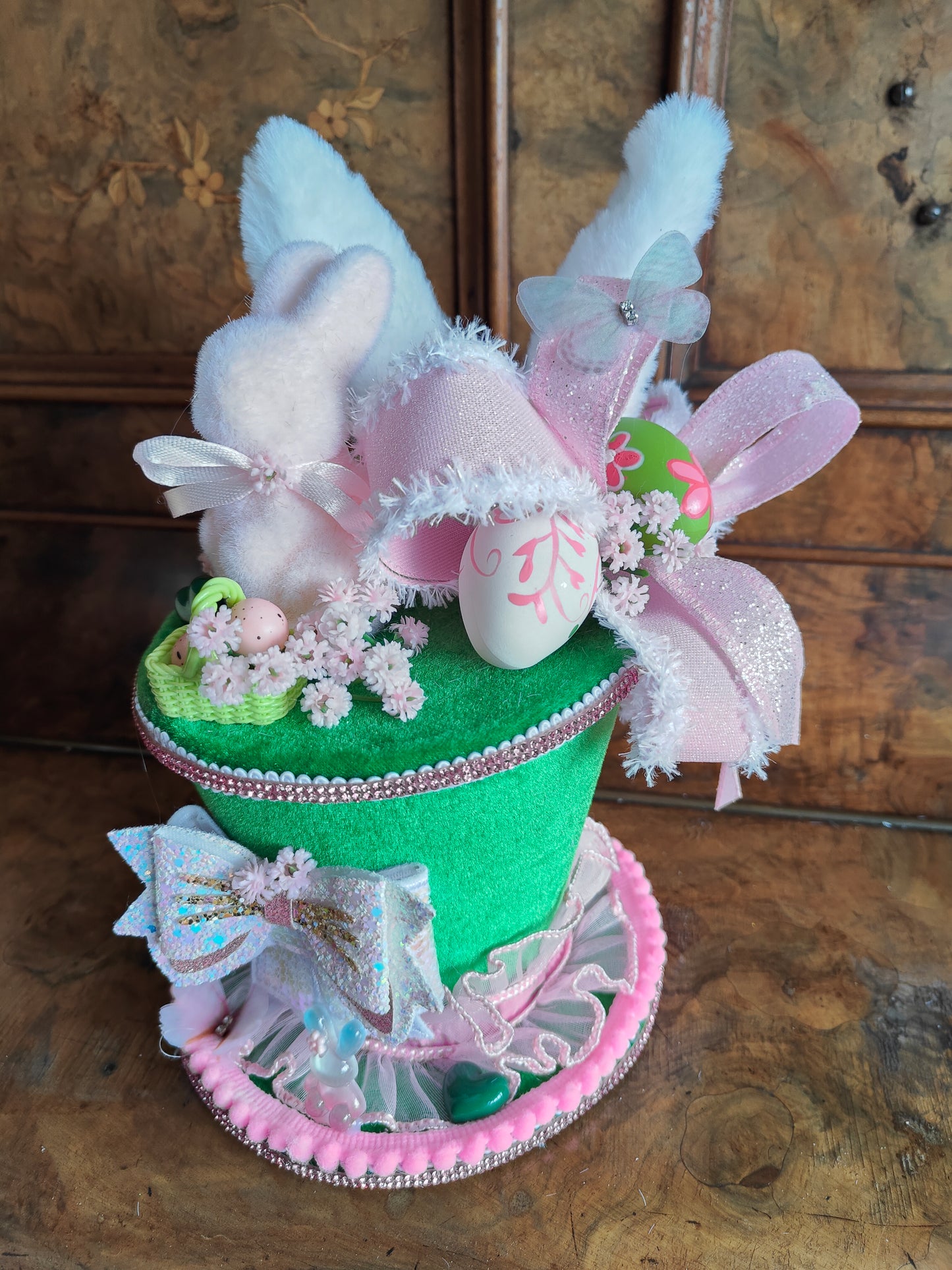 Easter centrepiece decoration bunny top hat