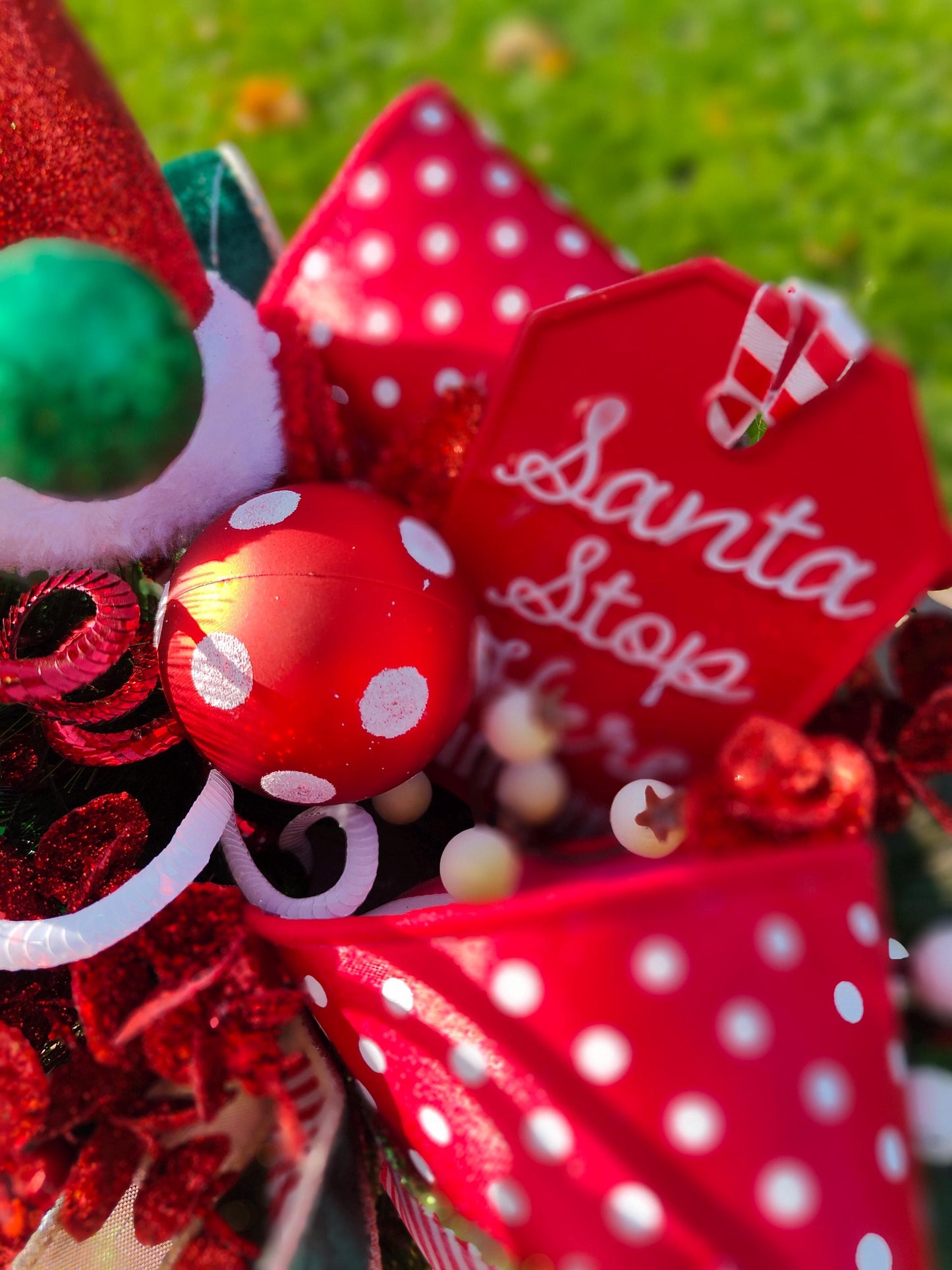 Sleigh Christmas decoration Santa red gold sleigh decor