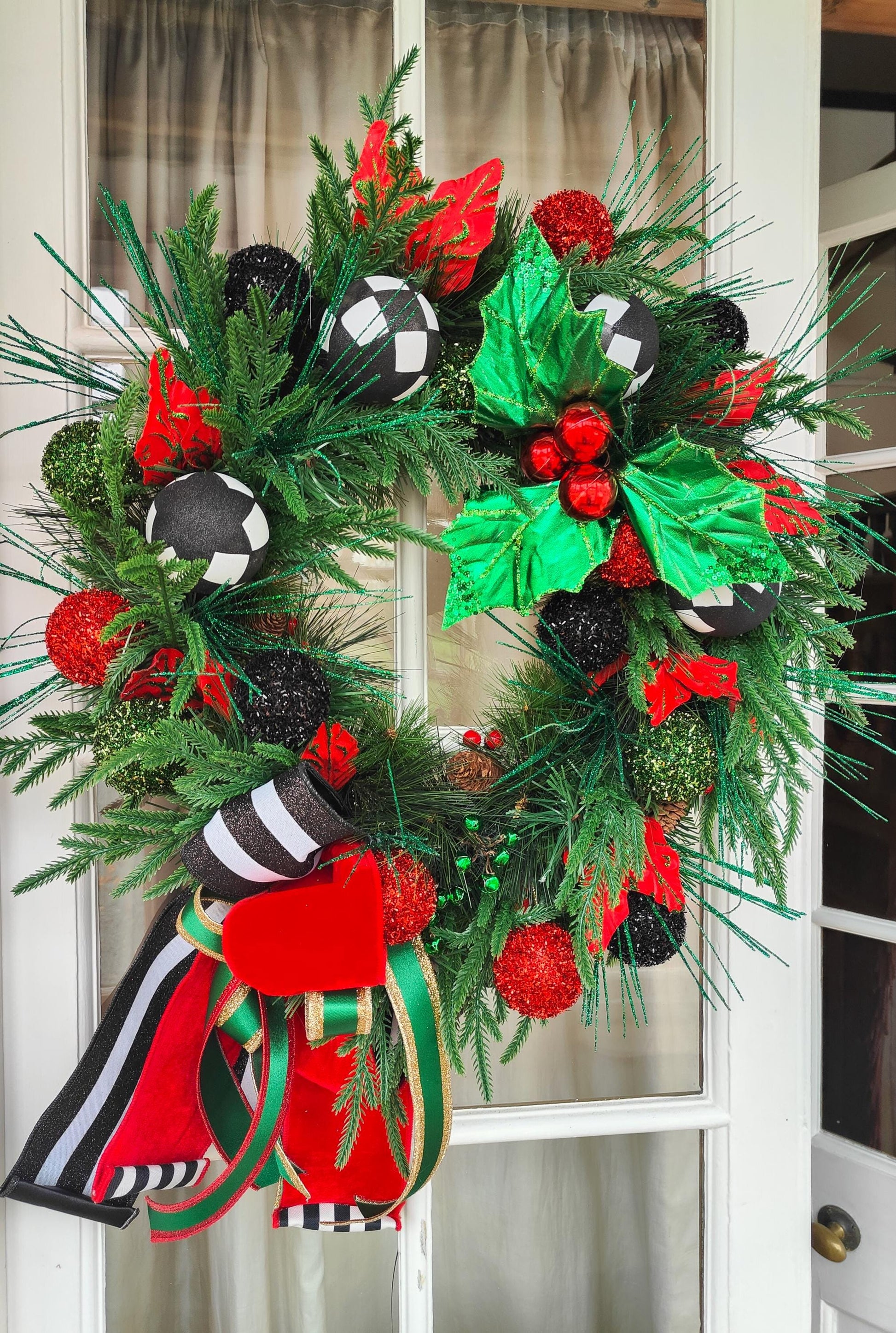 Christmas wreath green red black harlequin large 65cm
