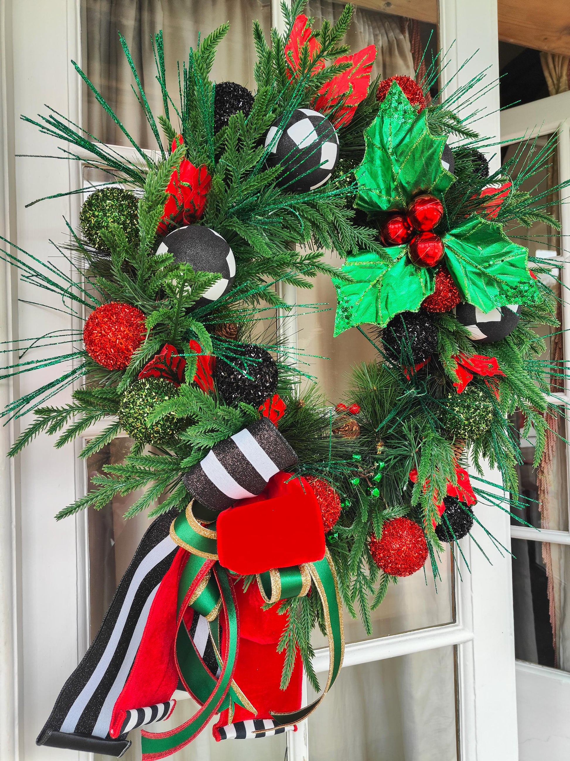 Christmas wreath green red black harlequin large 65cm