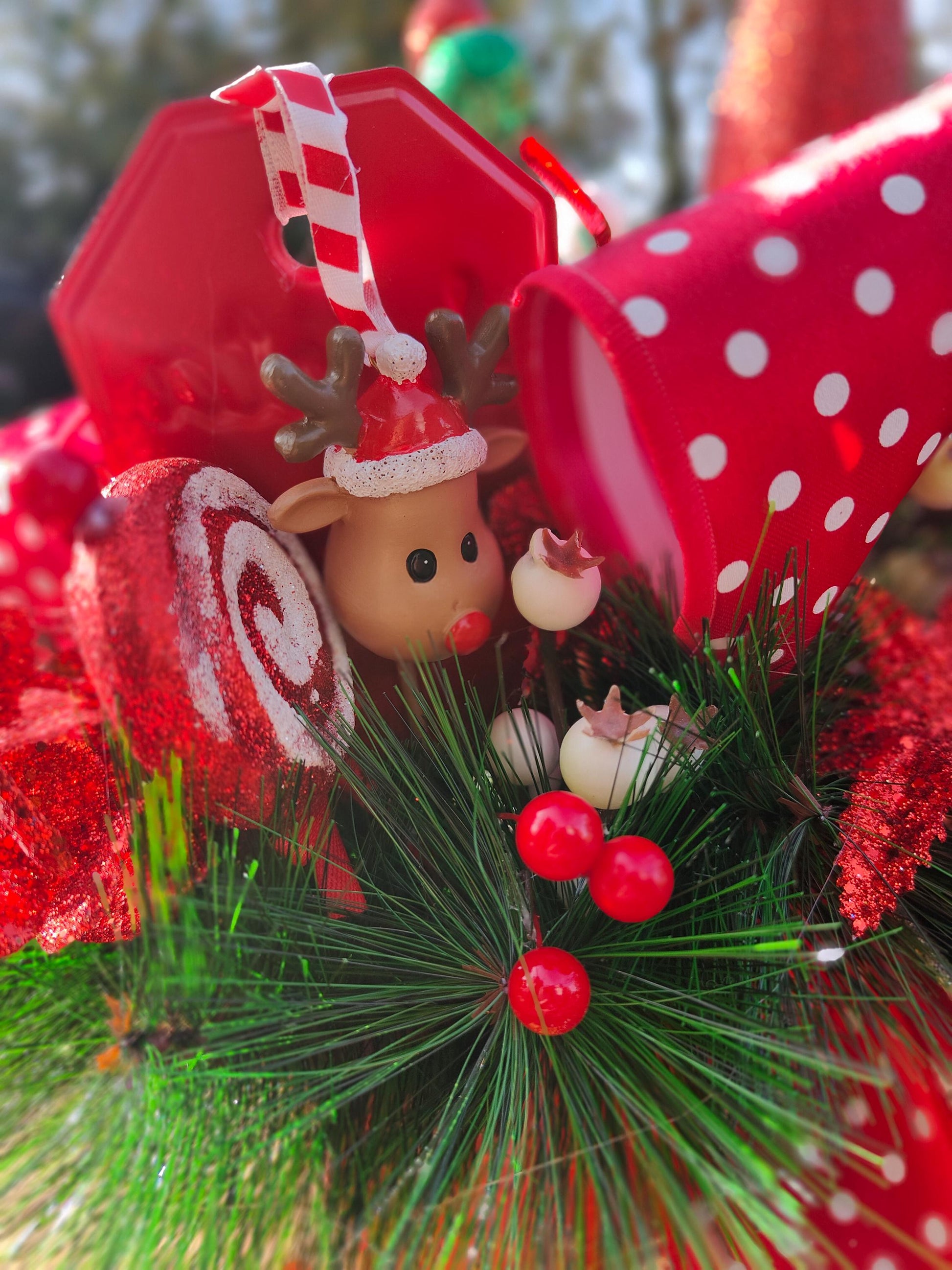 Sleigh Christmas decoration Santa red gold sleigh decor