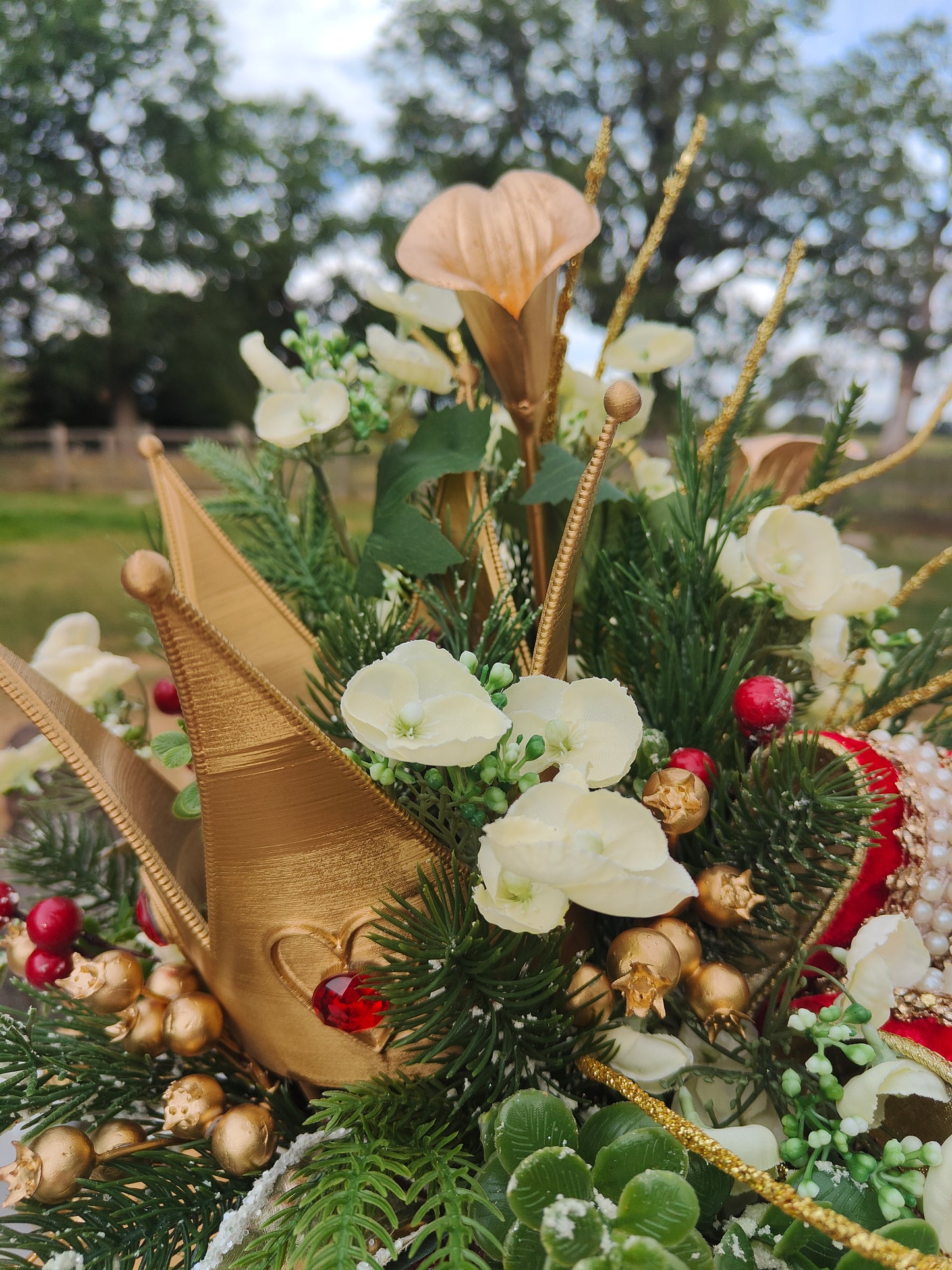 Christmas tablecentre luxury ivory red gold arrangement centrepiece