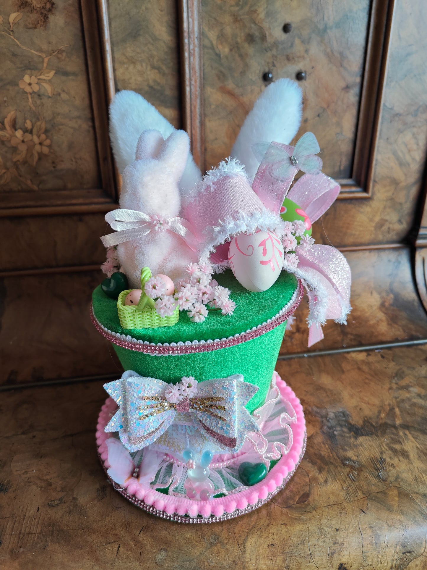 Easter centrepiece decoration bunny top hat