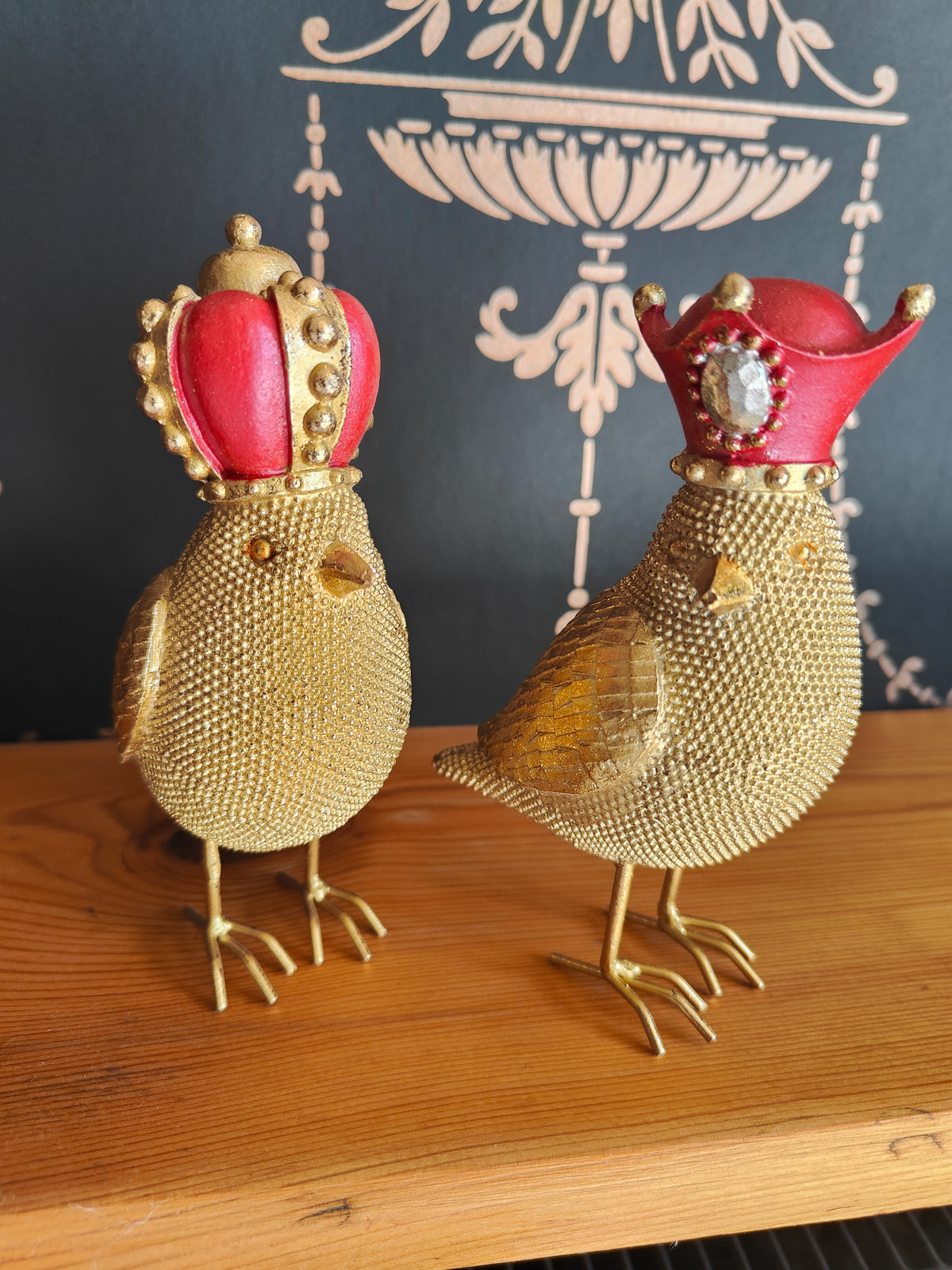 Pair of robins gold regal crowns