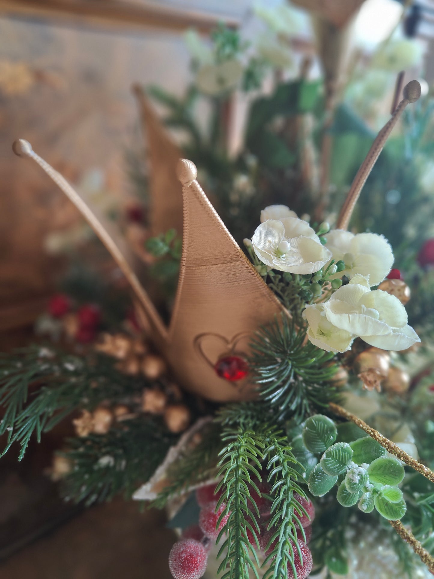 Christmas tablecentre luxury ivory red gold arrangement centrepiece
