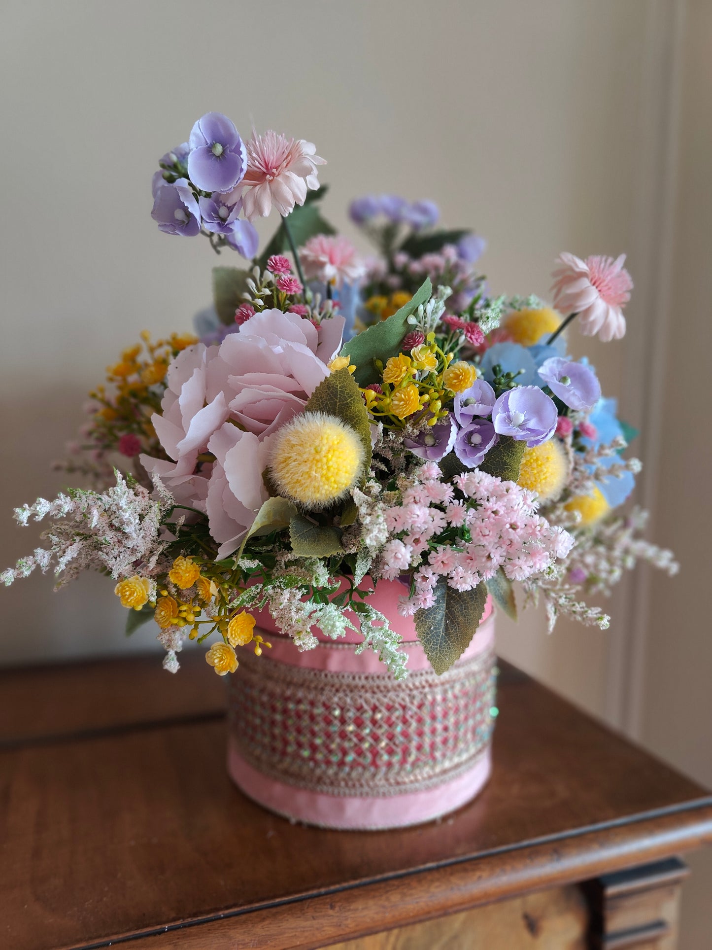 Pastel flowers artificial centrepiece box tablecentre decoration Easter Spring florals