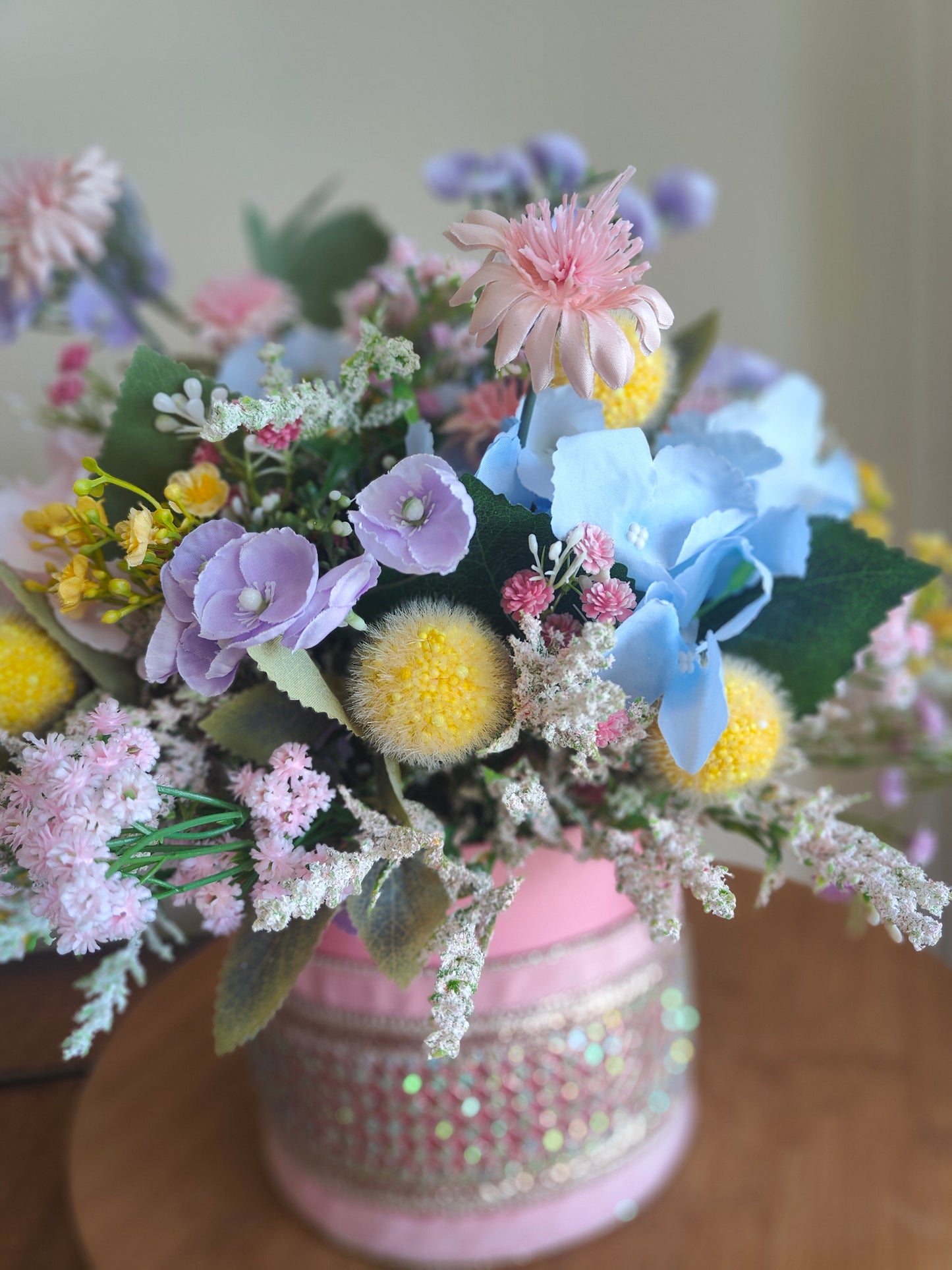 Pastel flowers artificial centrepiece box tablecentre decoration Easter Spring florals