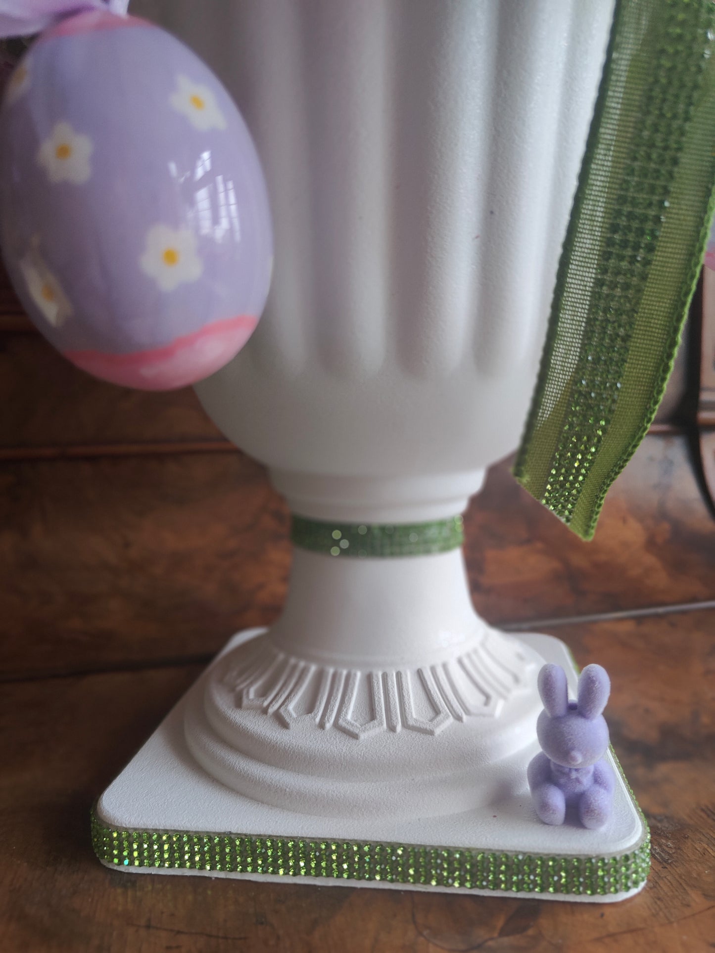 Easter centrepiece decoration bunny lavender and green tablecentre arrangement