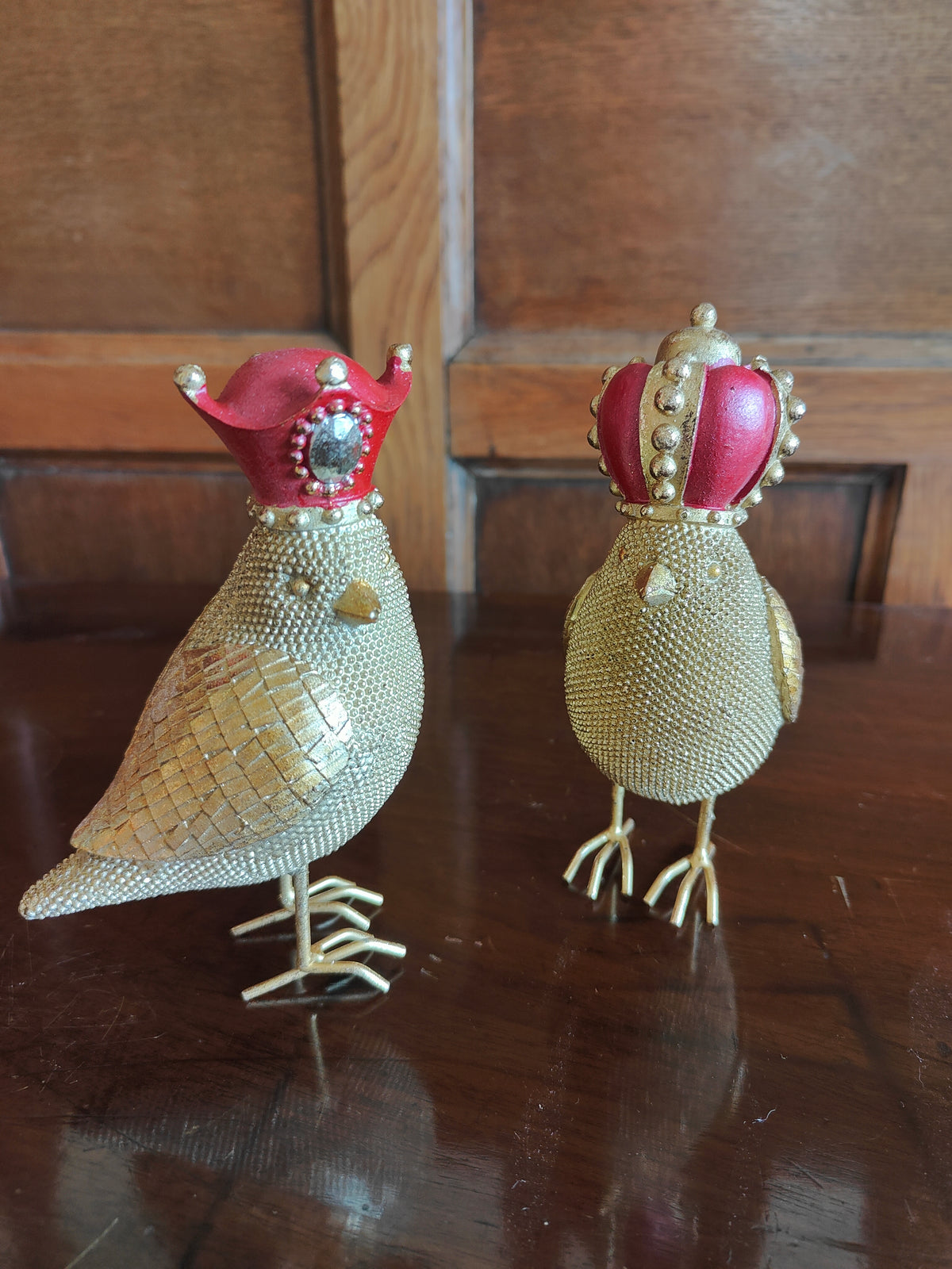 Pair of robins gold regal crowns
