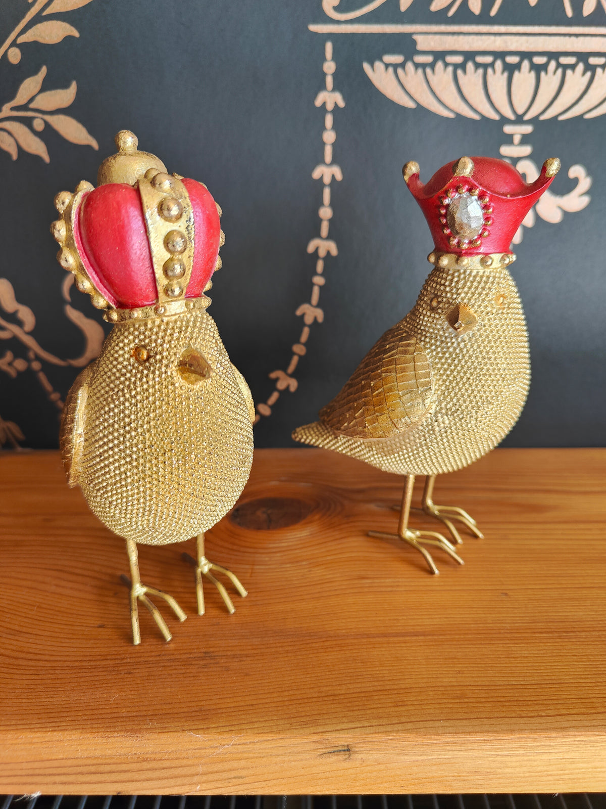 Pair of robins gold regal crowns
