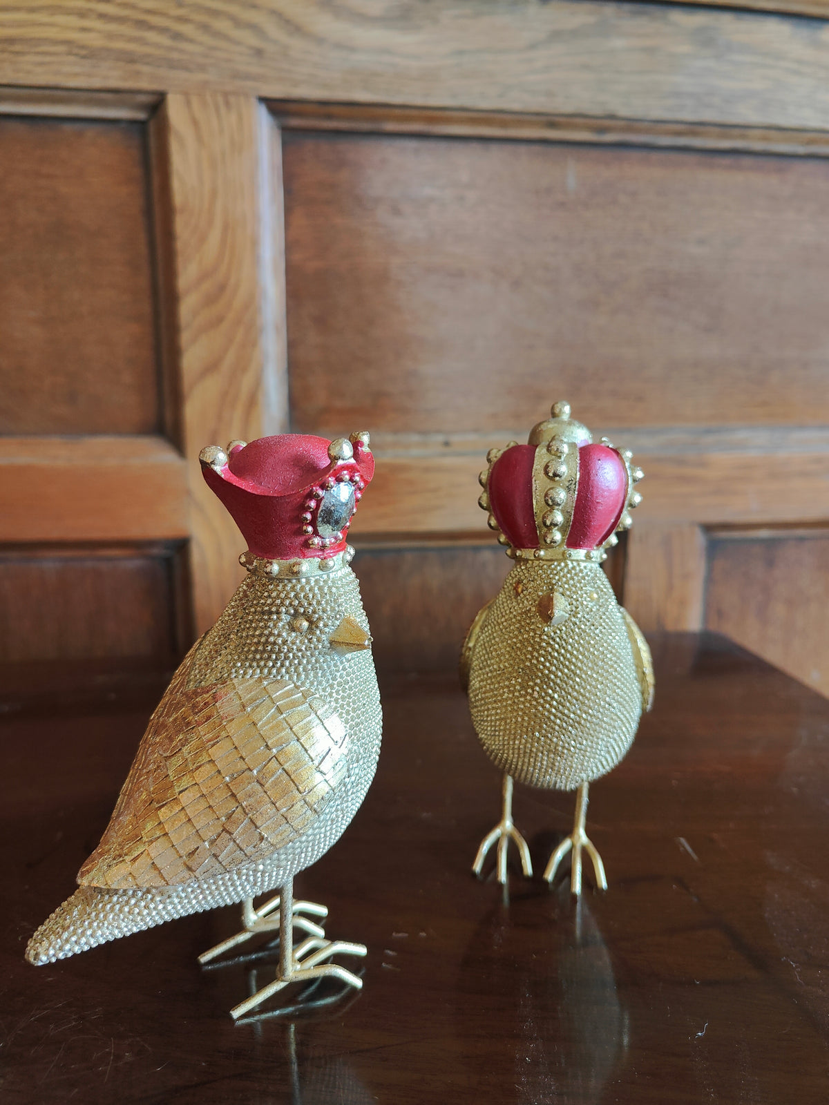 Pair of robins gold regal crowns