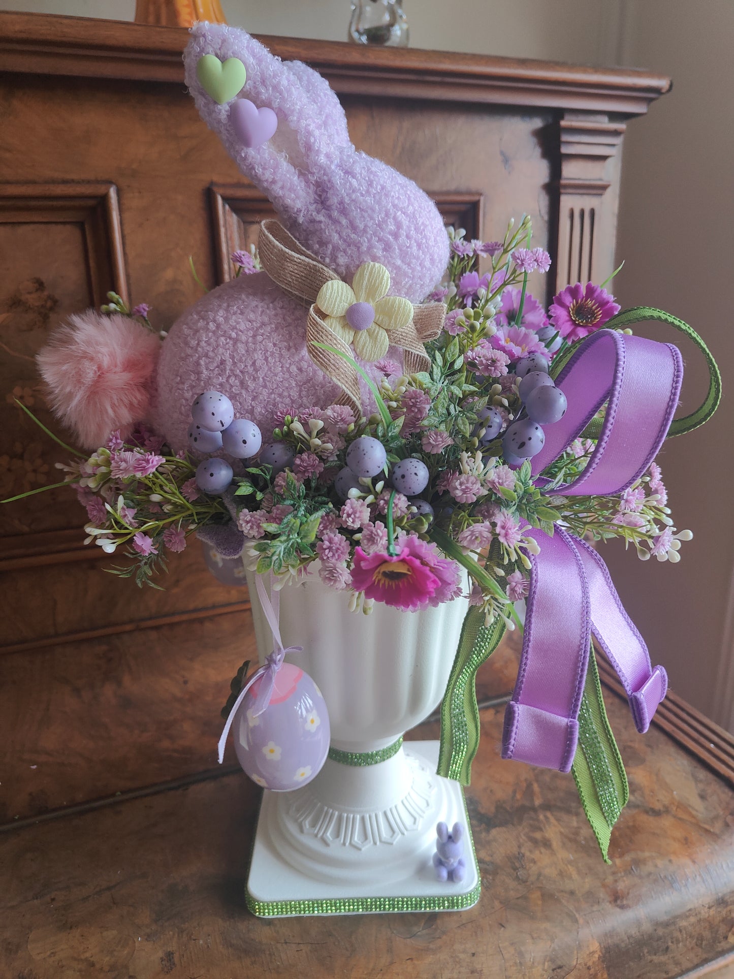 Easter centrepiece decoration bunny lavender and green tablecentre arrangement