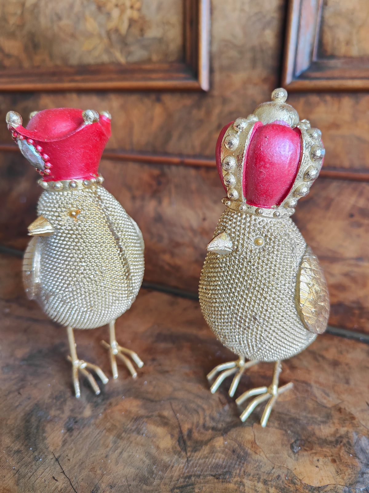 Pair of robins gold regal crowns